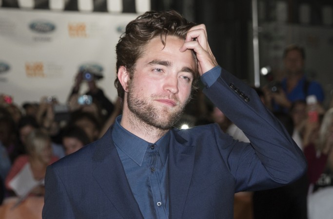 Robert Pattinson Married To FKA Twigs? Singer Spotted Wearing A Gold ...