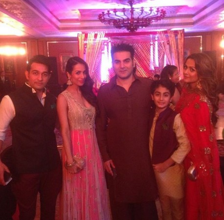 Malika Arora Khan with husband Arbaaz Khan, son, sister Amrita Arora and her husband Arpita Khan's mehendi ceremony