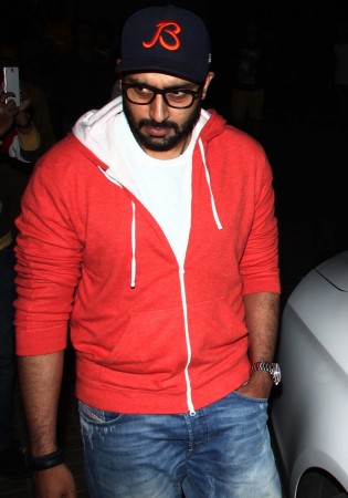 Aishwarya Rai, Abhishek Bachchan spotted at PVR Cinemas