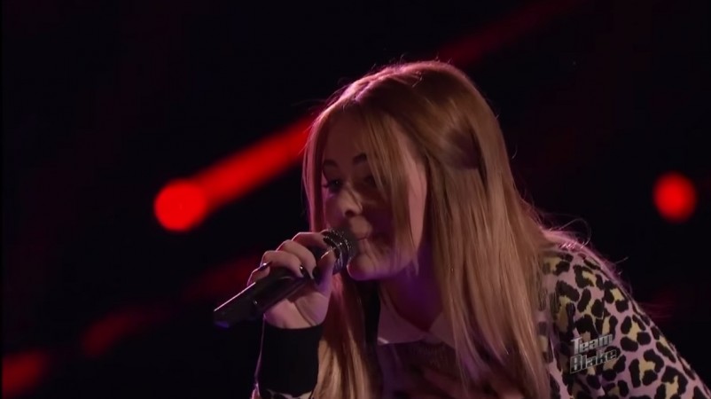 Reagan James performing "I'm Like a Bird" by Nelly Furtado on "The Voice" Season 7