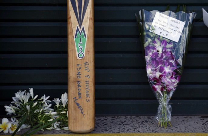 Messages paying tribute to Phil Hughes outside the Sydney Cricket Ground Phil Hughes Cricket Bat Flowers Tribute SCG