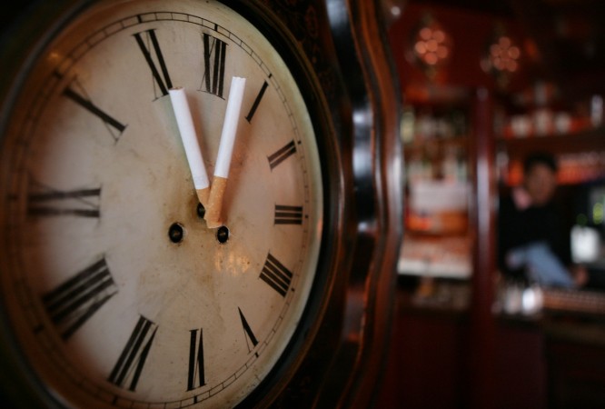 Loose Cigarettes replacing the hands of a clock