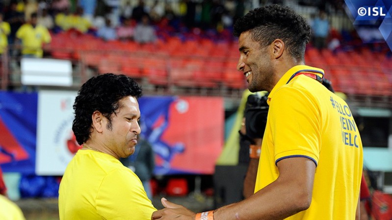 Sachin Tendulkar with Blasters captain David James. Sachin Tendulkar, David James, ISL