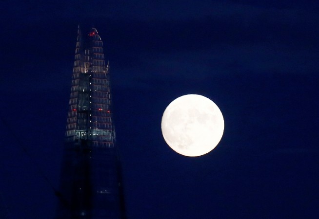 US company promises postal service to the moon December Moon