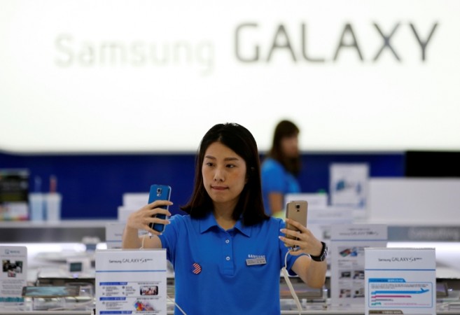 Samsung Galaxy S series on display in a store Samsung Wins Over Apple For Consumer Satisfaction In Mobiles