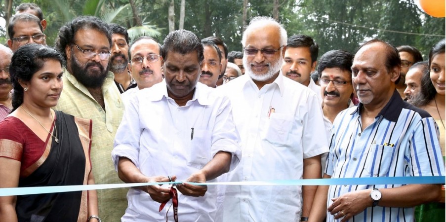 Thiruvanchoor Radhakrishnan, Minister for Forests, Sports, Cinema, Road Transport, and Environment inaugurated the 19th IFFK Delegate cell at Tagore Theater. IFFK 2014
