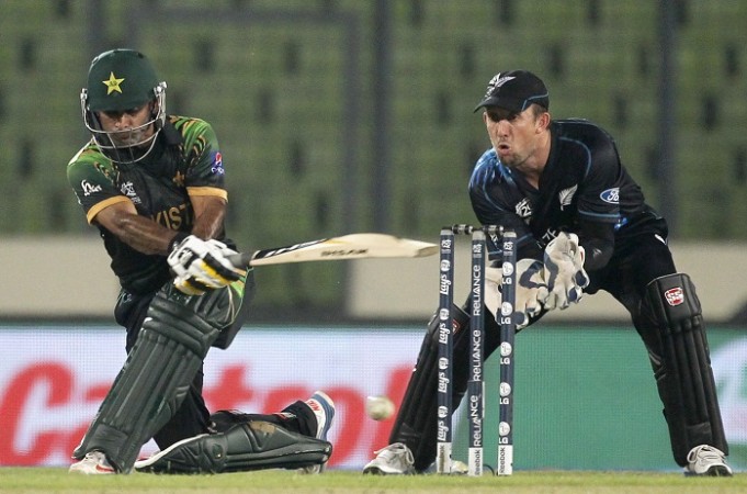 Pakistan and New Zealand hunt a victory in the 5th ODI to seal the series Mohammad Hafeez Pakistan Luke Ronchi New Zealand