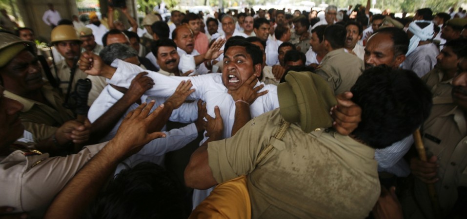 Farmers scuffle with police during a protest march at Noida in the northern Indian state of Uttar Pradesh May 8, 2011. Hundreds of farmers on Sunday protested over their land acquisition row for the ongoing construction of an expressway highway by the UPA government. Land acquisition protest