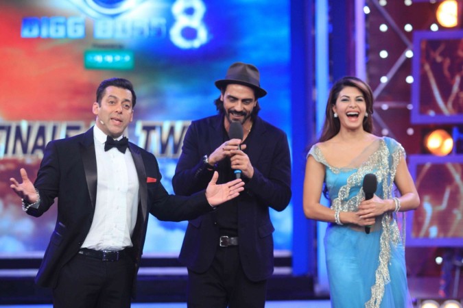 Arjun Rampal, Jacqueline Fernandez Promotes Upcoming Film on 'Bigg Boss 8'
