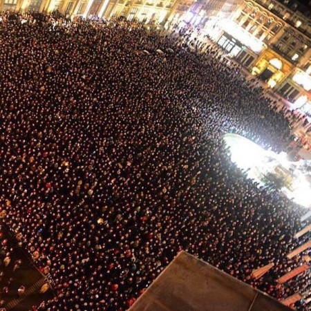 French Journalists, Citizens Come Together to Pay Tribute Charlie Hebdo Editors, Cartoonists French Journalists, Citizens Come Together to Pay Tribute Charlie Hebdo Editors, Cartoonists