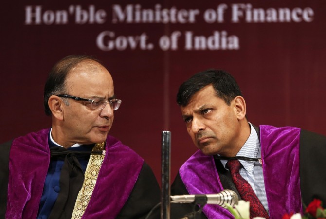 India's Finance Minister Arun Jaitley (L) speaks to Reserve Bank of India (RBI) Governor Raghuram Rajan during a convocation ceremony for students at a university in Mumbai January 9, 2015. A weak recovery from India's longest growth slowdown in decades is pushing Prime Minister Narendra Modi's advisers to consider loosening fiscal deficit targets, risking the ire of investors, ratings agencies and the central bank. Arun Jaitley and Raghuram Rajan at the Indira Gandhi Institute of Development Research