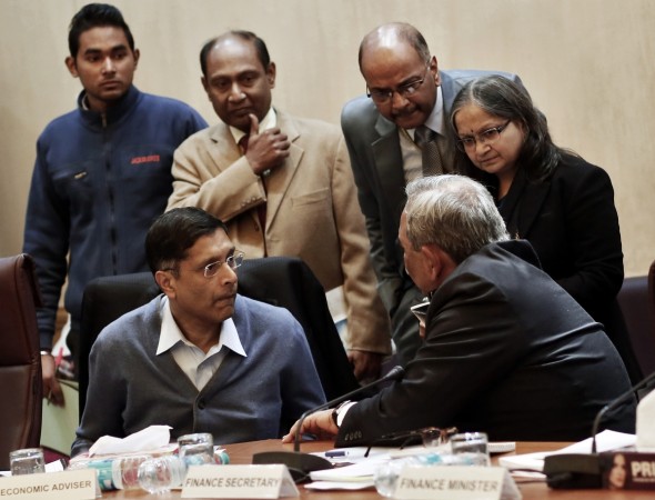 Chief economic adviser at India's Finance Ministry Arvind Subramanian (bottom L) listens to finance officials during their meeting in New Delhi Arvind Subramanian