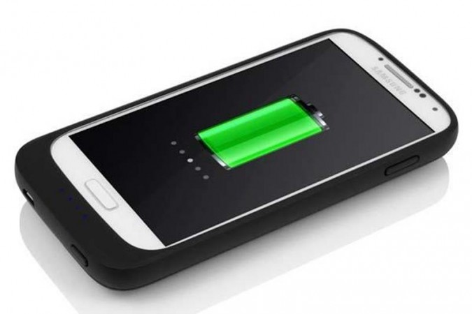 (Representational Image) Smartphone charging animation Battery Case or Hot Swap