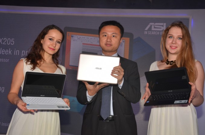 Mr. Peter Chang, Regional Head, South Asia & Country Manager, System Business Group, ASUS India launching ASUS EeeBook Mr. Peter Chang, Regional Head, South Asia & Country Manager, System Business Group, ASUS India launching ASUS EeeBook
