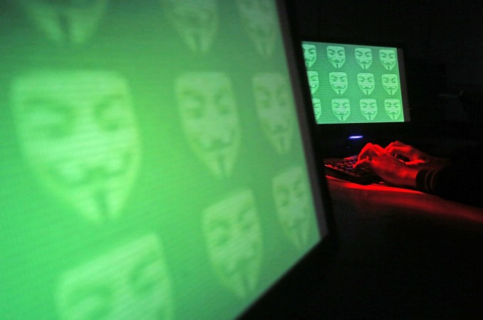 Hackers honey trap Syrian soldiers.