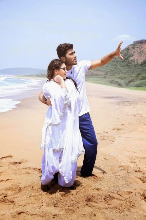 Sharwanand and Nithya Menon in 'Malli Malli Idi Rani Roju' Sharwanand and Nithya Menon in Malli Malli Idi Rani Roju