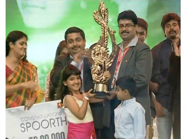 Spoorthi receiving Super Singer Junior Season 4 trophy. Spoorthi Receiving Super Singer Junior Season 4 Trophy