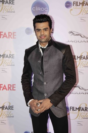 Filmfare Glamorous And Style 2015: Akshay Kumar, Big B, Sidharth Malhotra and Other Handsome Hunks Walked The Red Carpet