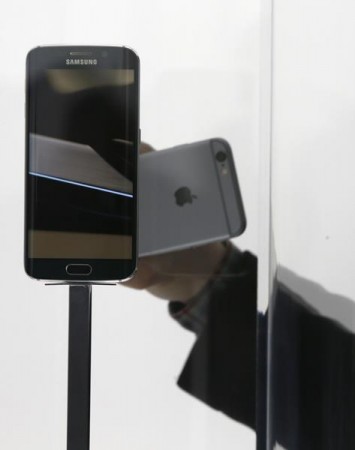Visitors check out the new Samsung Galaxy S6 smartphone during the Mobile World Congress in Barcelona March 2, 2015. Visitors check out the new Samsung Galaxy S6 smartphone during the Mobile World Congress in Barcelona March 2, 2015.