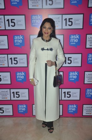 LFW 2015 Finale: Simi Garewal LFW 2015 Finale: Deepika Padukone, Jacqueline Fernandez and Other Celebs Grace Anamika Khanna's Show