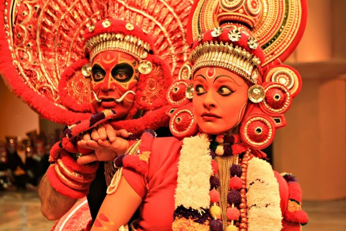 Kamal Haasan and Pooja Kumar in Uttama Villain
