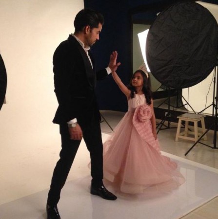 Gautam Gulati giving a high five to a little girl dressed in pink gown Gautam Gulati