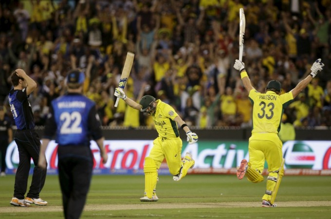 Australia's Steven Smith (C) scores the winning runs to defeat New Zealand as team mate Shane Watson celebrates in their Cricket World Cup final match at the Melbourne Cricket Ground (MCG) Steven Smith
