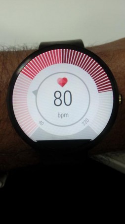 In-built Heart Beat measurement app on Moto 360 In-built Heart Beat measurement app on Moto 360