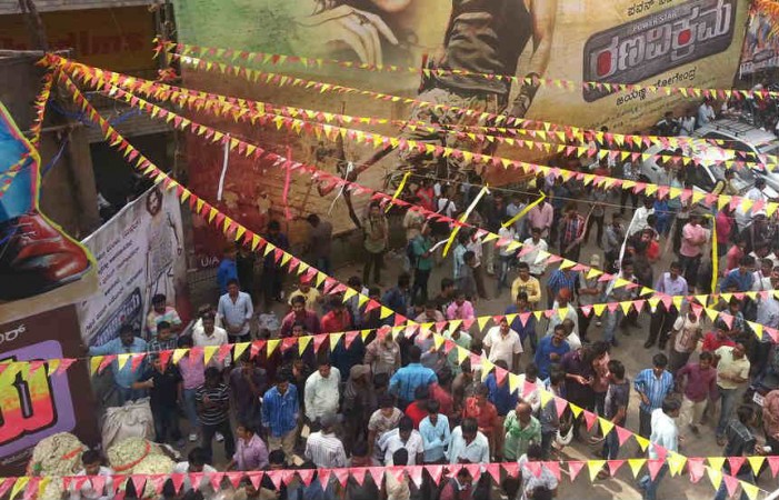 A picture taken outside the theatre before the movie kick-started. Crowd at Santhosh Theatre