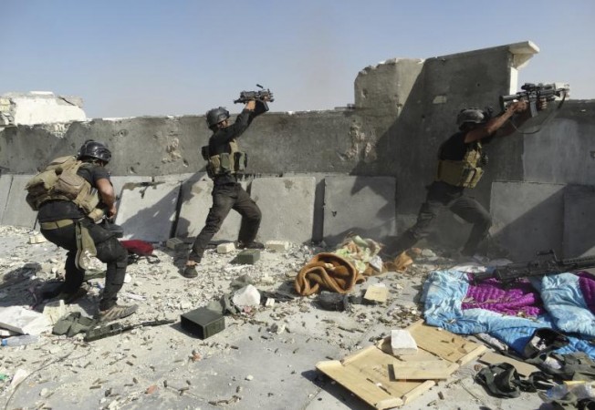 Iraqi government forces battle Isis in Ramadi