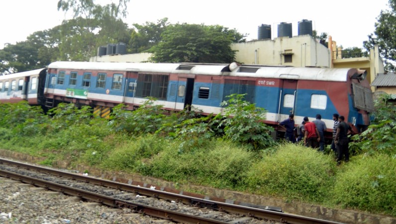 train derails