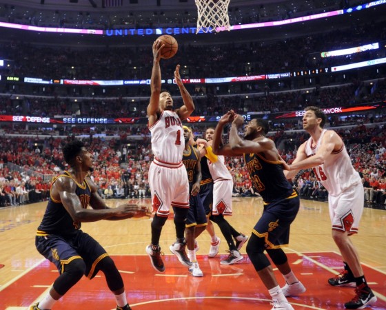 Derrick Rose (with ball) scored 30 points in game 3 against Cleveland Cavaliers. Derrick Rose