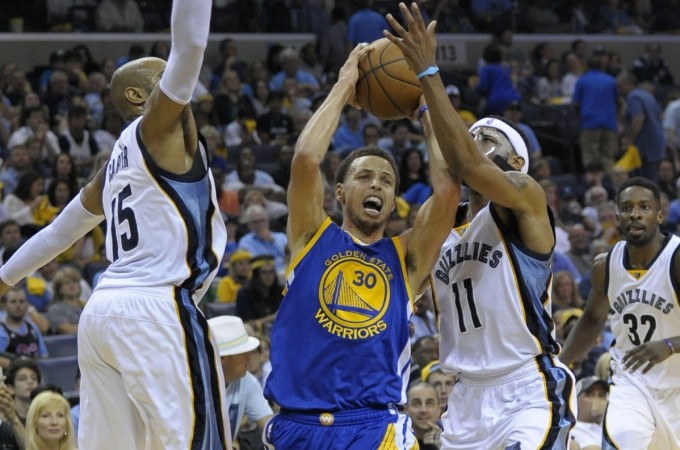 Stephen Curry scored 33 points in game 4 against Memphis Grizzlies. Stephen Curry