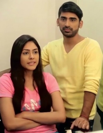 Mrunal Thakur, Sharad Chandra Tripathi