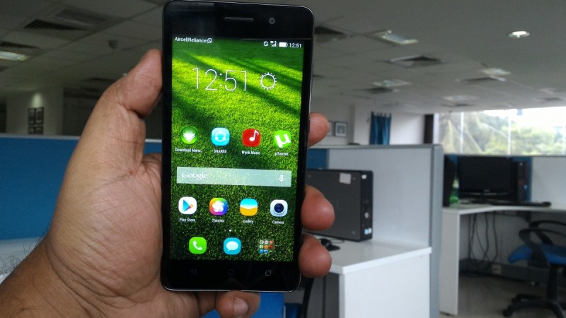 Huawei Honor 4C Huawei Honor 4C Review, handy in single hand use but feels a tad heavy