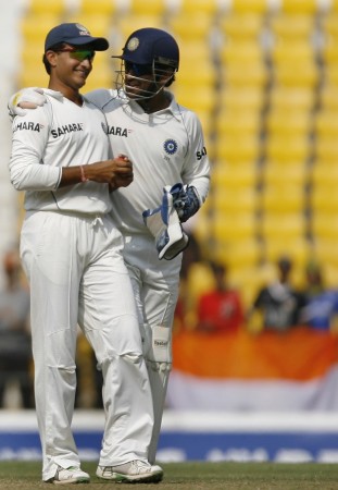 Sourav Ganguly (L) said that MS Dhoni (R) spoke about stepping down from captaincy out of frustration. Sourav Ganguly-MS Dhoni