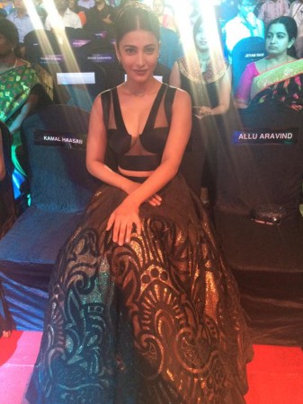 A picture of shruti Haasan at Filmfare Awards South. Shruti Haasan at Filmfare Awards South