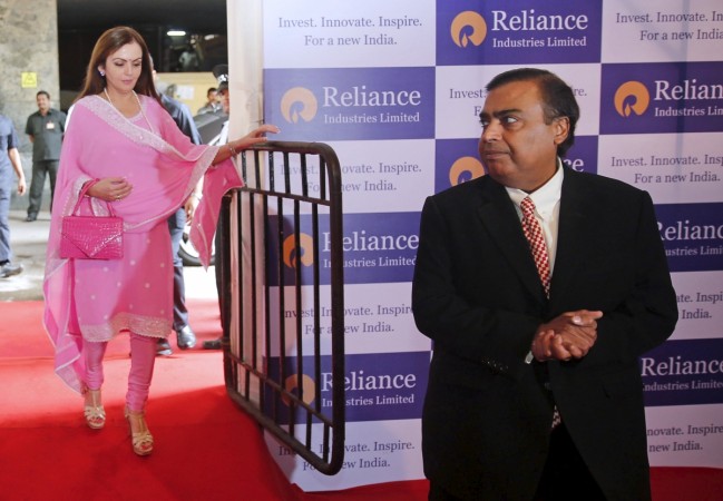 Mukesh Ambani (R), chairman of Reliance Industries Ltd, waits for his wife Nita before addressing the company's annual shareholders' meeting in Mumbai, India, 12 June, 2015. RIL