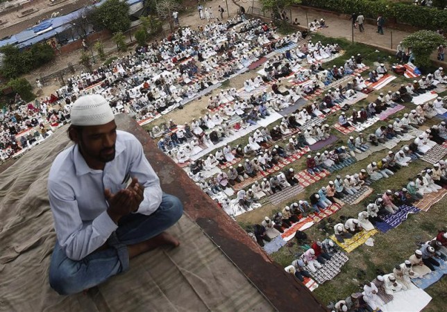 Muslims offer last Friday prayers at the Jama Masjid (Grand Mosque) ahead of Eid-al-Fitr in the old quarters of Delhi August 17, 2012. Muslims offer last Friday prayers at the Jama Masjid (Grand Mosque) ahead of Eid-al-Fitr in the old quarters of Delhi August 17, 2012.