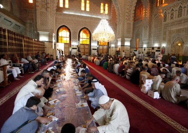 Eid al-Fitr 2015: Pictures of Muslim Devotees Celebrating 