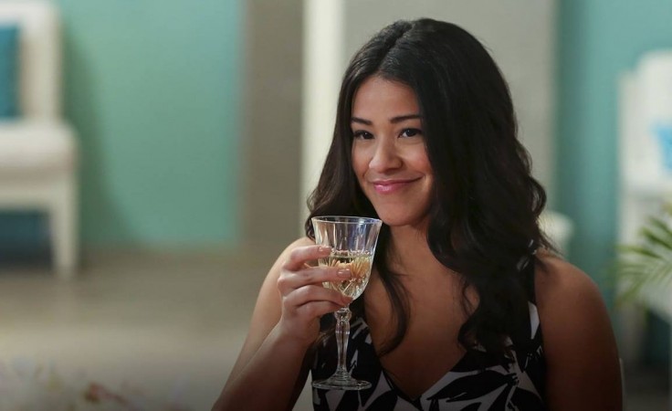 http://data1.ibtimes.co.in/cache-img-0-450/en/full/602269/1459787400_jane-virgin.jpg