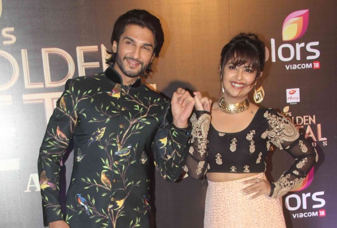 "Sasural Simar Ka" actors celebrate 5 years of the show. Pictured: Manish and Avika pose for photographers at Golden Petal Awards.