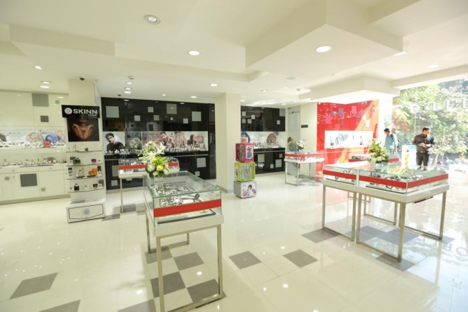 Titan store