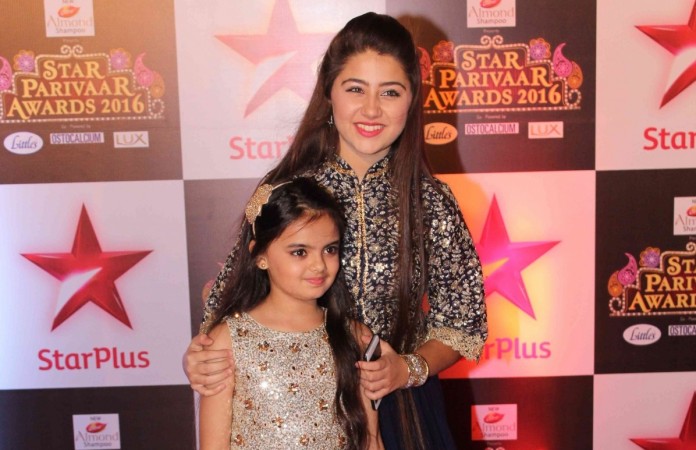 Ruhi to return to the Bhalla family on "Yeh Hai Mohabbatein"? Pictured: Ruhaanika Dhawan and Aditi Bhatia in Star Parivaar Awards 2016