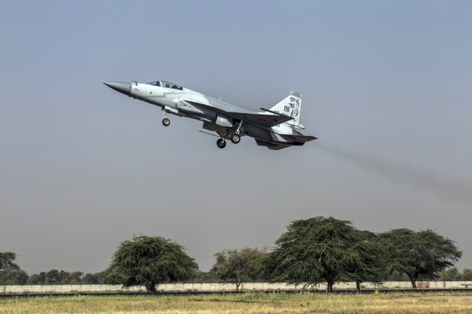A JF-17 Thunder fighter jet of the Pakistan Air Force takes off from Mushaf base in Sargodha, north Pakistan June 7, 2013. JF-17 Thunder for Kuwait?
