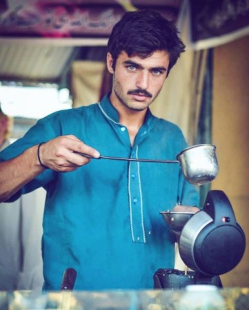 The tea seller (chai wala) has sent Twitter users into a frenzy with his blue eyes. Tea Seller