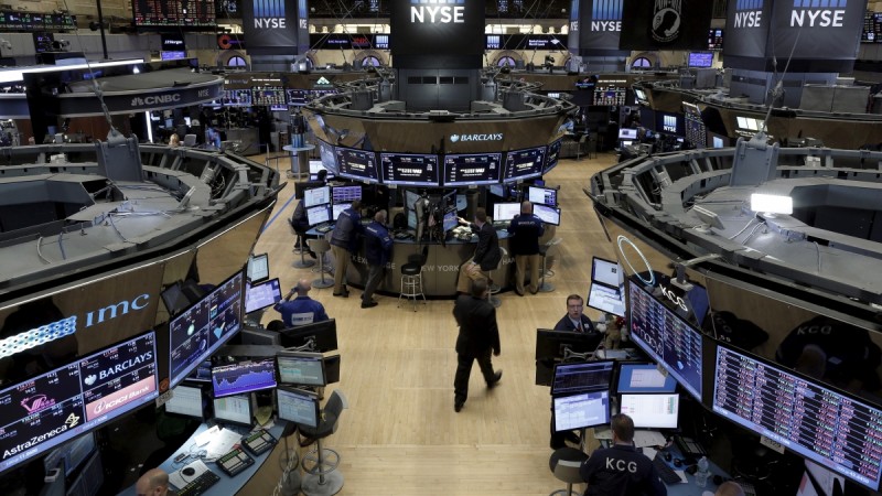 Traders work on the floor of the New York Stock Exchange January 15, 2016. wipro q2 results q1 revenue guidance share price net profit nyse adr listing closing price share price nse bse sensex nifty guidance net profit it dividend