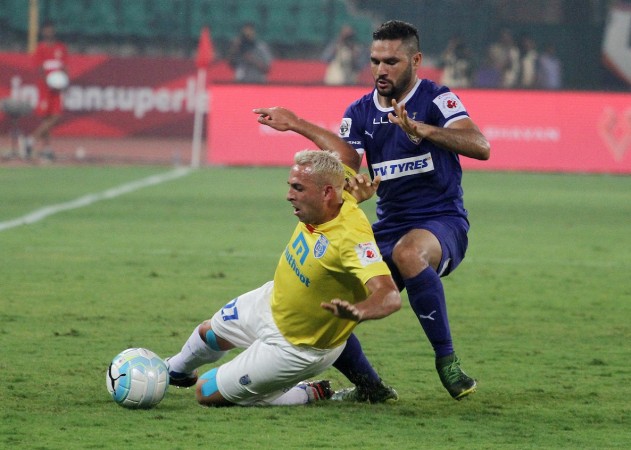 Kerala Blasters' Michael Chopra and Chennaiyin's Baljit Sahni fight for the ball during their ISL 2016 match isl 2016