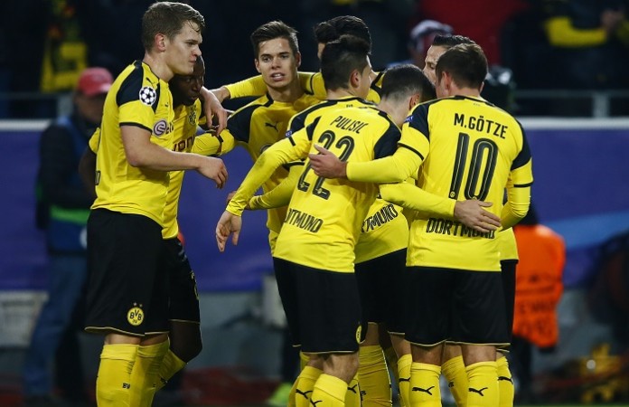 Borussia Dortmund players celebrate after scoring against Sporting Lisbon in the UCL, November 2, 2016 Borussia Dortmund
