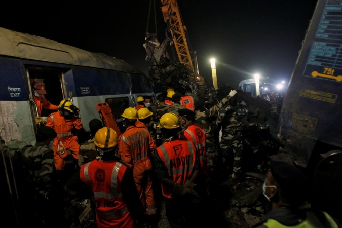 Rescue workers search for survivors at the site of a train derailment in Pukhrayan, south of Kanpur city, India November 20, 2016. Train accident